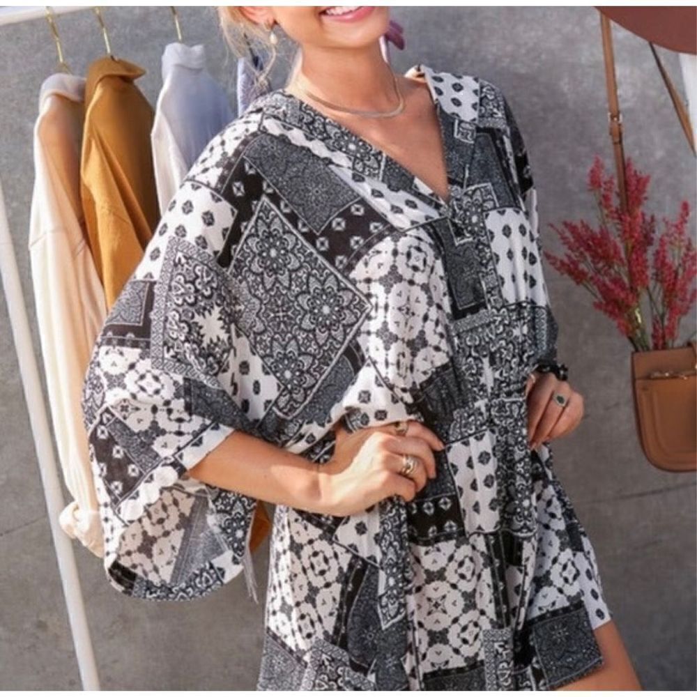 New Timing black and white 3/4 Sleeve Romper size Large-Taylor swift vibes